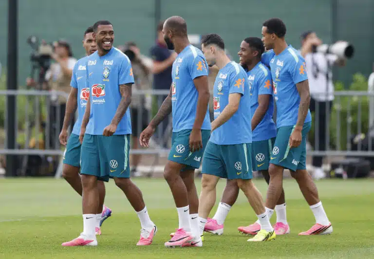 Seleção inicia preparação para as oitavas sem Raphinha em campo