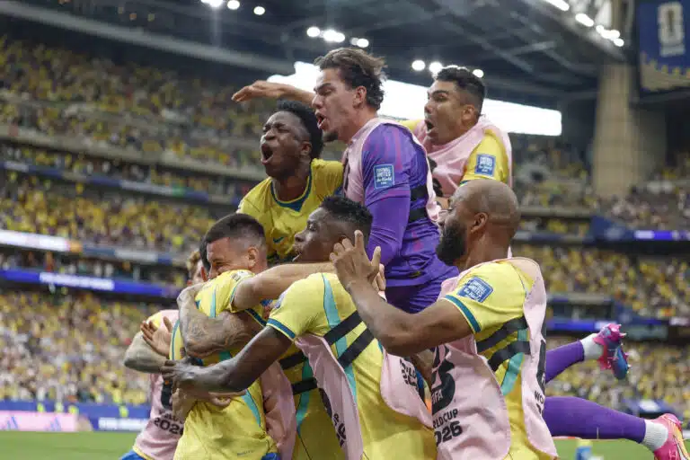 Brasil garante R$78 milhões com vaga nas oitavas da Copa