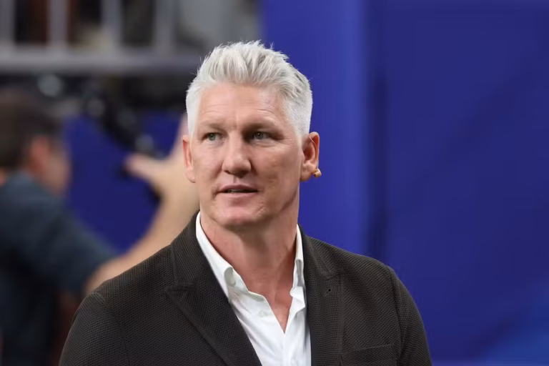 Schweinsteiger se explica após polêmica sobre futebol africano