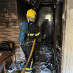 Celular conectado à tomada pega fogo e incêndio atinge casa no ES