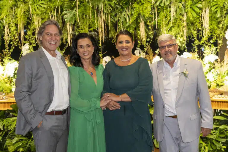 Os pais da noiva; Juninho e Deise Teixeira e os pais do noivo;  Alessandra e Gilberto de Oliveira Larciprete