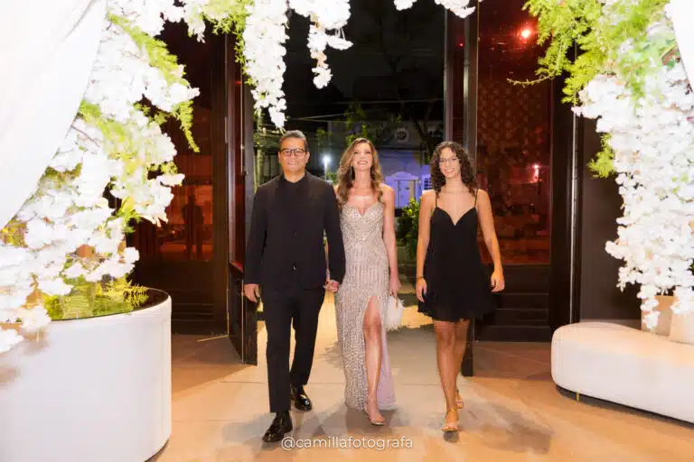 Elaine entre o marido Carlos Renato Martins e a filha Ana