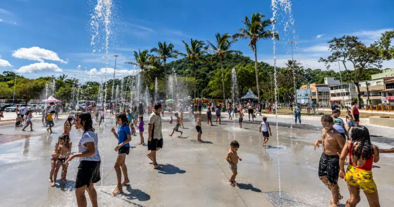Fonte interativa na Prainha, em Vila Velha