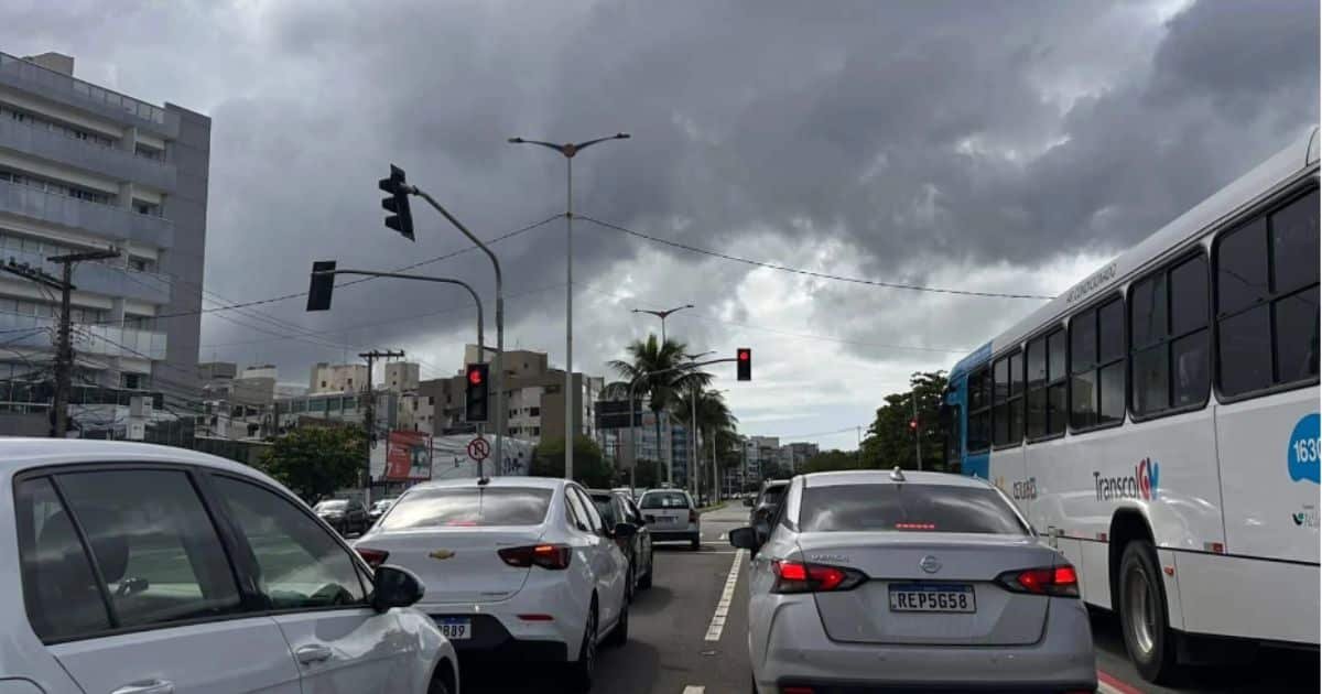 Frente fria deixa tempo nublado em Vitória