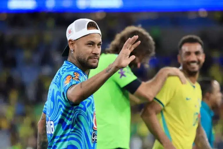 Neymar apresenta evolução, mas estreia na Copa segue incerta
