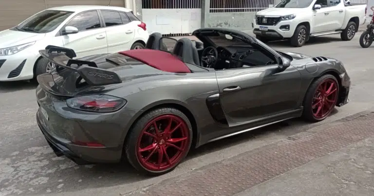 Porsche conduzida pela vítima foi encontrada abandonada em Jardim Carapina, na Serra