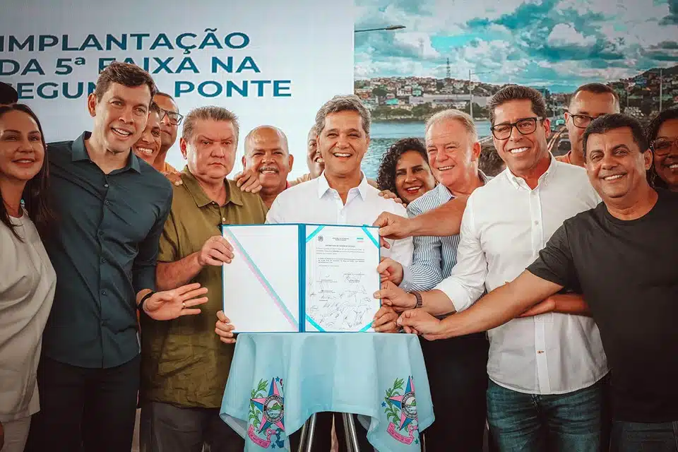 Ricardo Ferraço assina ordem de serviço para construção da 5ª faixa da Segunda Ponte. Foto: Rodrigo Zaca/Governo do ES