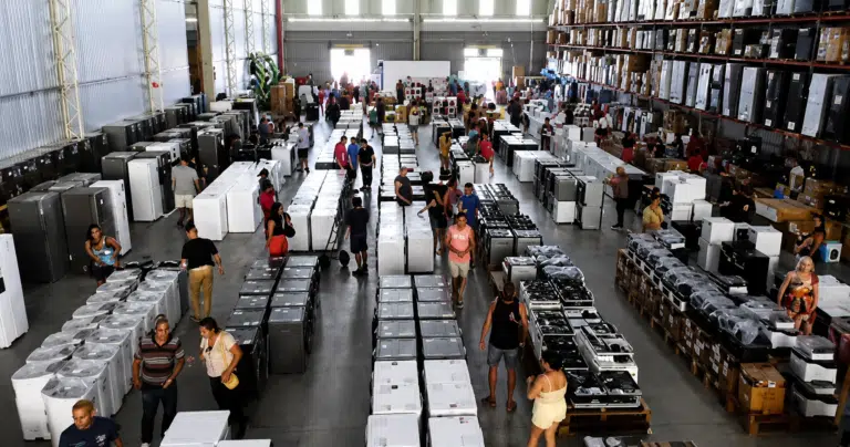 Saldão de eletrodomésticos terá descontos de até 70% nO Tims na Serra