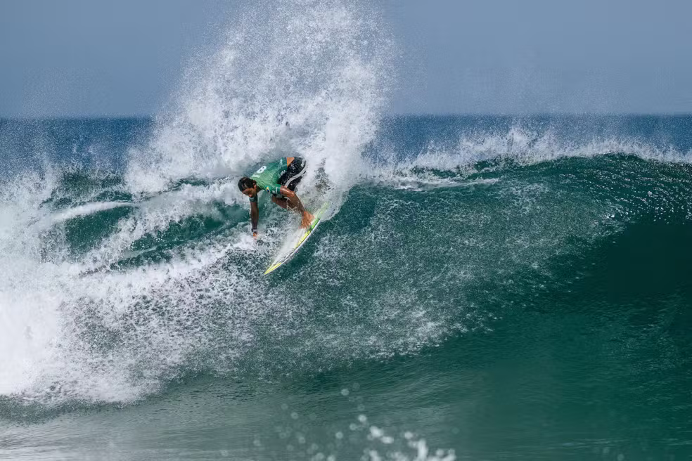 WSL em Saquarema: brasileiros avançam em quartas com emoção