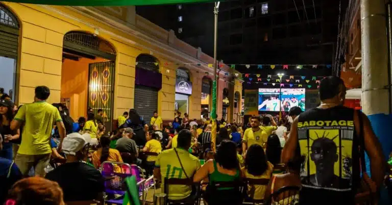 Cinco telões vão transmitir jogo do Brasil em Vitória