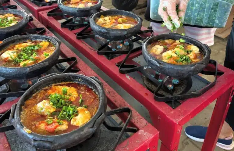 Festival no ES vende moqueca por R$ 100 e dá panela de barro