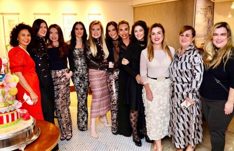 Brisa Clem com as amigas