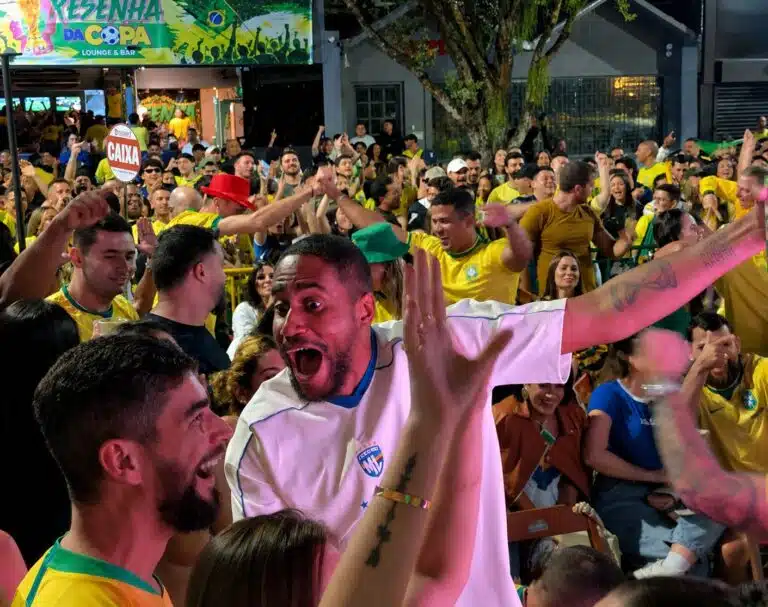 Brasil vence Haiti com festa da torcida capixaba