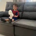 Menino de 2 anos pega celular da mãe e compra sofá no ES