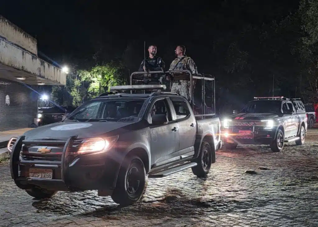 Operação mira envolvidos em ataque a tiros que matou dois em Viana