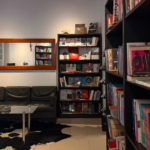 Livraria promove evento gratuito com música, moda e literatura