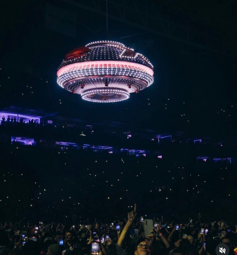 A nave sobrevoou o estádio emocionando os fãs presentes Crédito Blad Meneghel