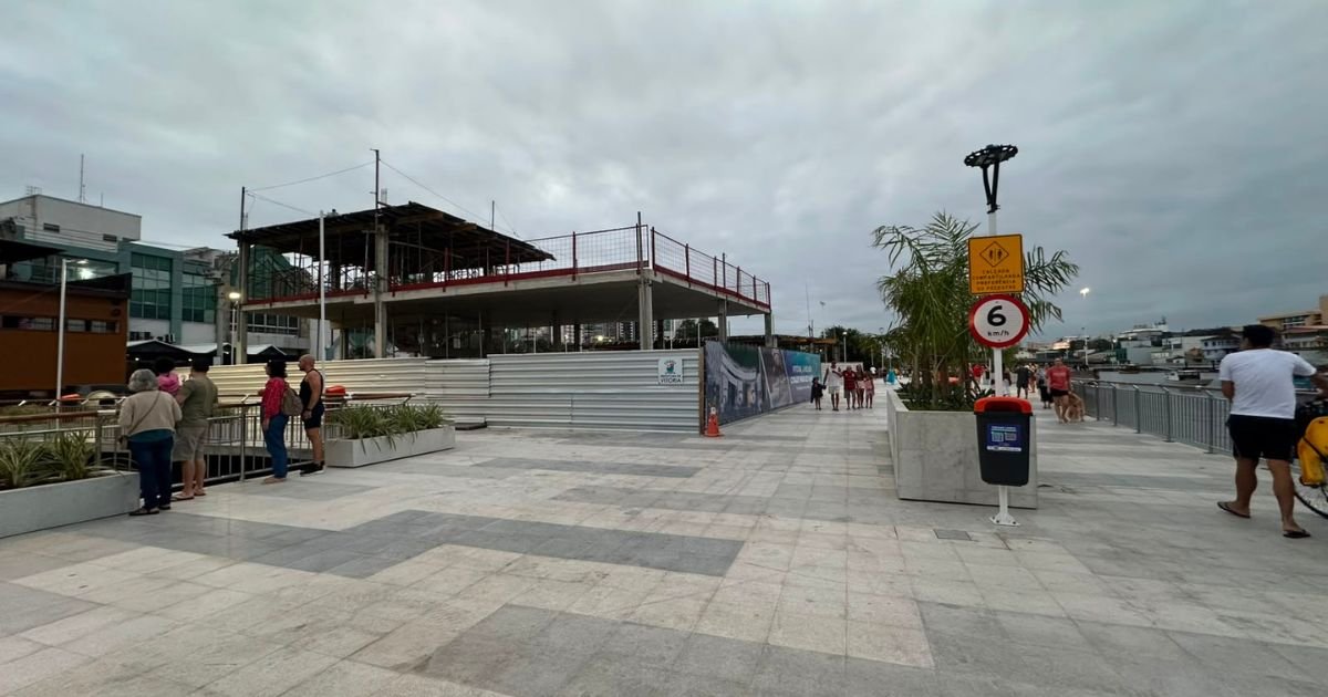 Construção na nova orla de Camburi, em Vitória