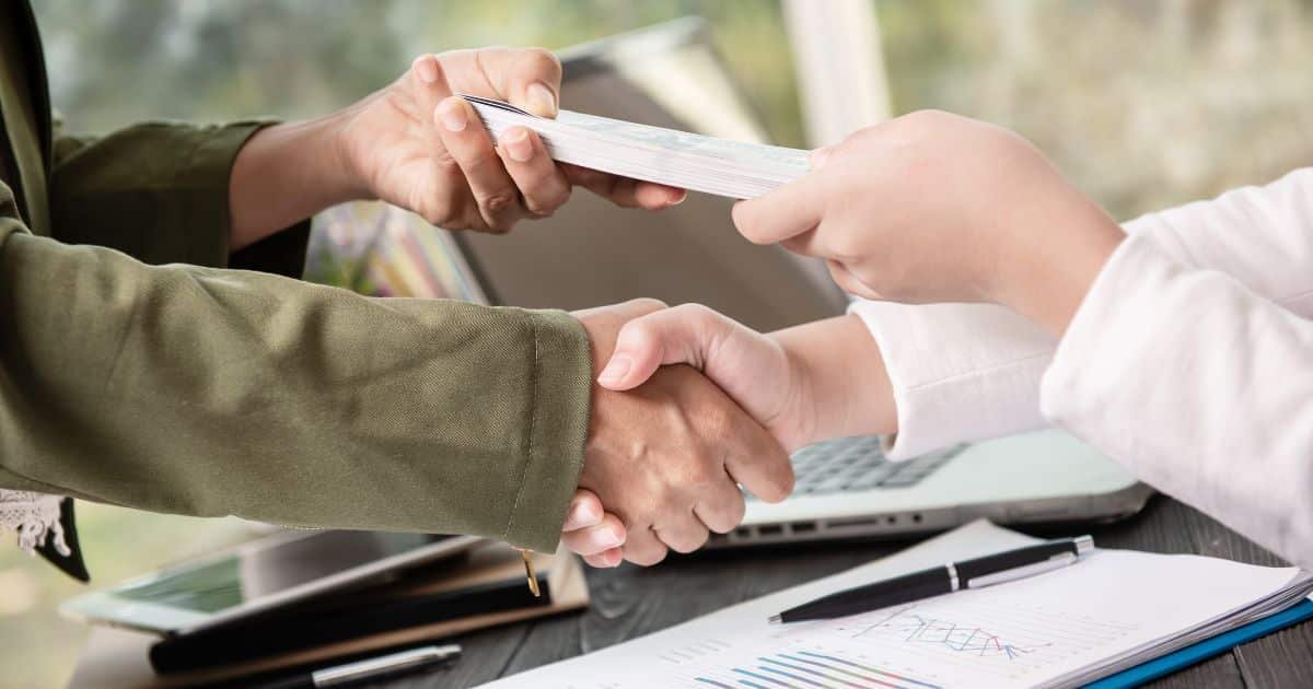 Banco ou cooperativa? Entenda as diferenças antes de escolher