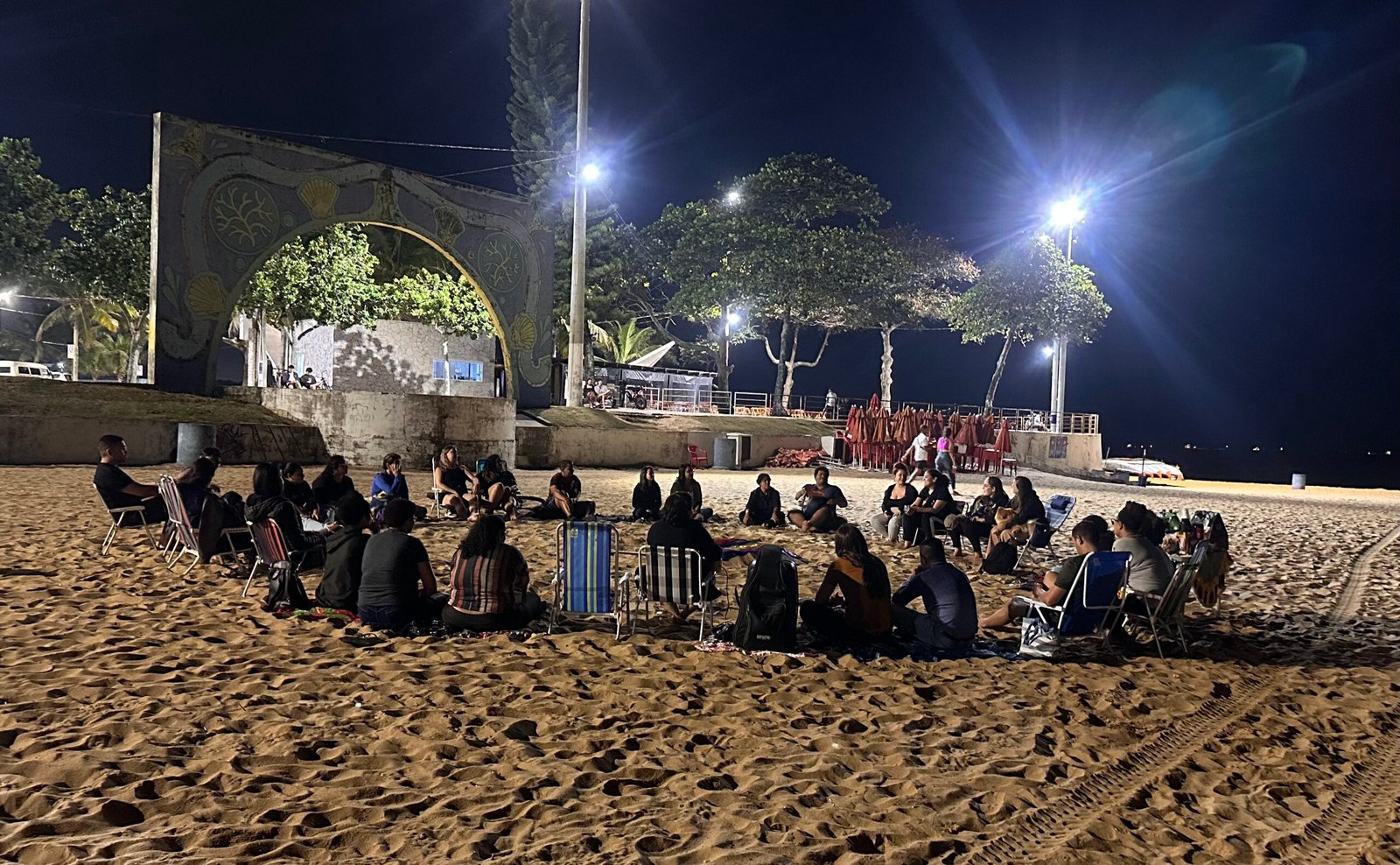 Cristãos LGBT se reúnem em luau em Vila Velha