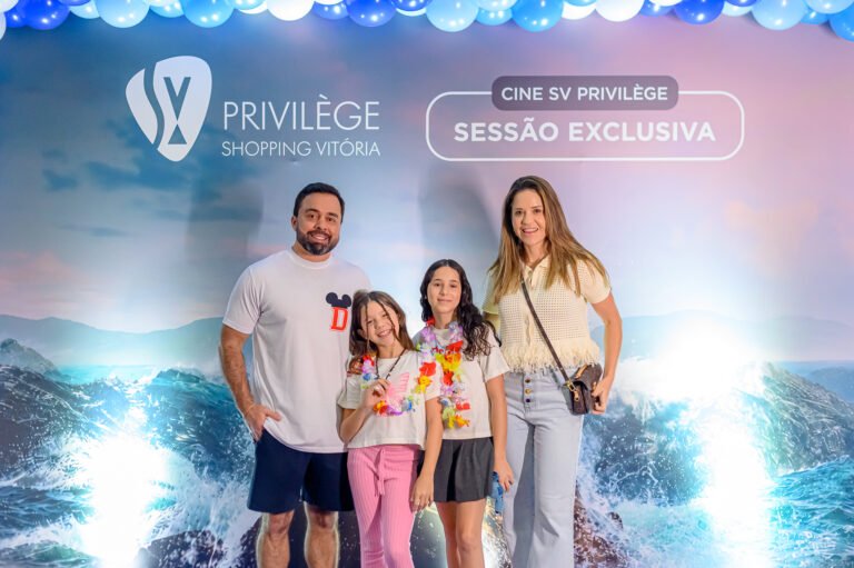 Daniel Alves e Vanessa Provedel com Letícia e Antonella