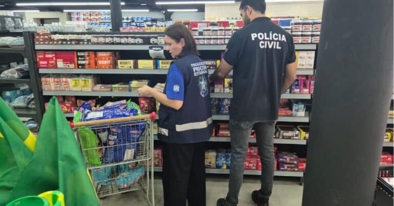 Decon e Procon-ES apreendem cerca de mil produtos vencidos durante fiscalização em distribuidoras de Vila Velha