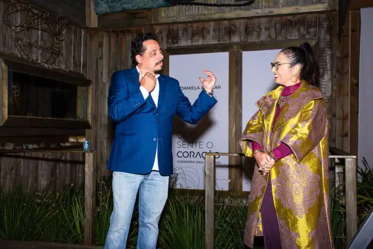 Saulo di Tarso e Ddaniela em discurso para convidados