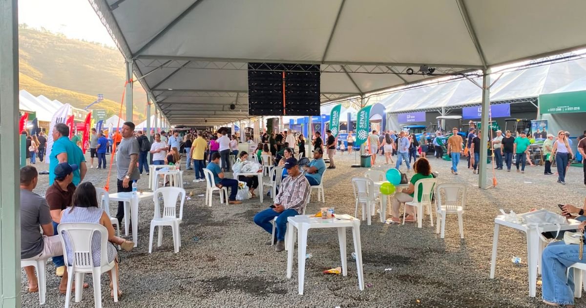 Segundo dia da Feira Cooabriel