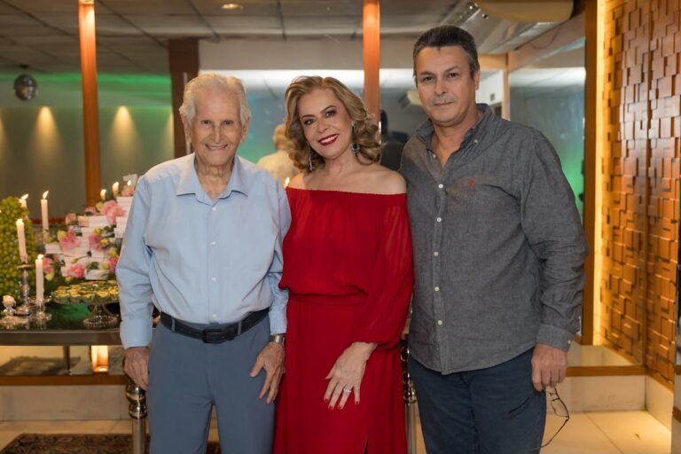 O pai; Helson Corrêa, Sônia Abelha e o irmão; Helsinho.