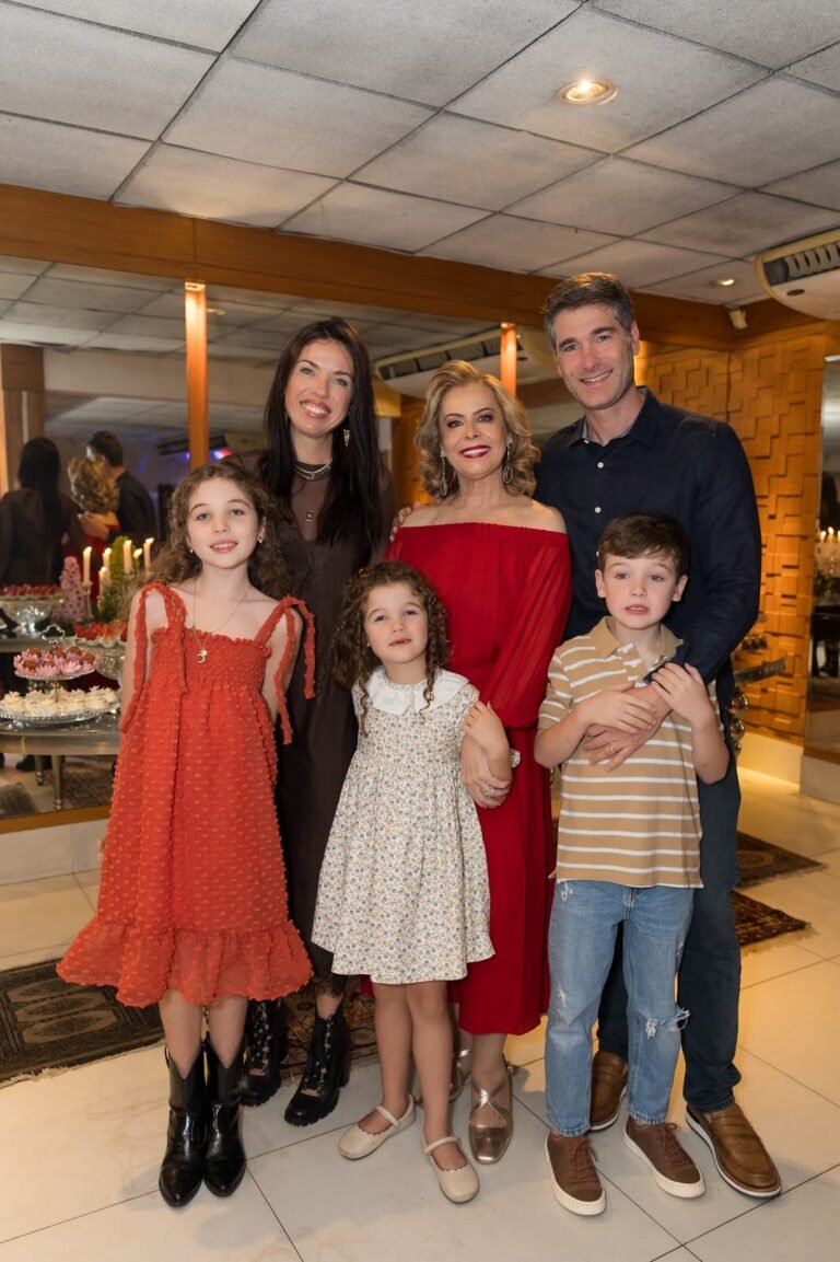 Enza Camata e Ricardo Abelha com os filhos; Antonella e Enrico