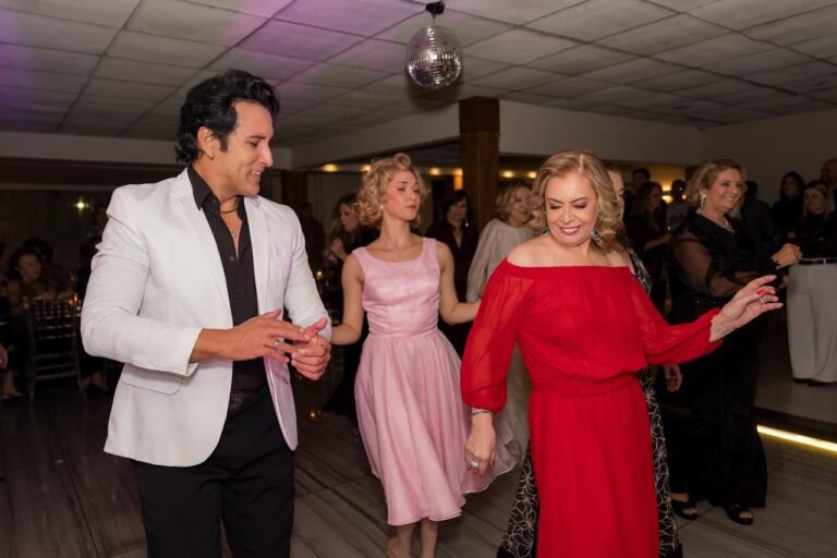 Os bailarinos; Robert Fernandes e Manuelli, Sônia Abelha .