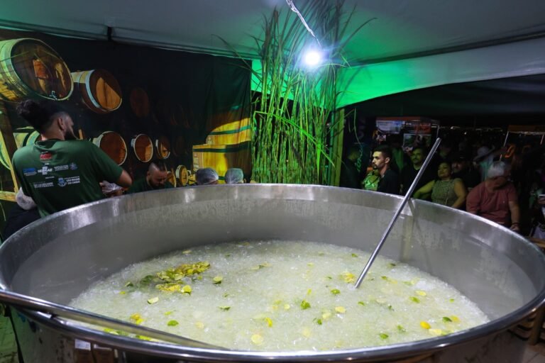 Cidade da cachaça vai fazer 1,5 mil litros de caipirinha no ES