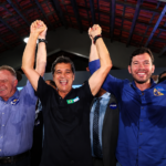 Arnaldinho oficializa apoio a Ferraço e Casagrande em convenção
