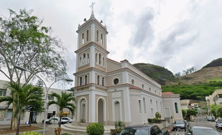 Criminosos invadem igreja no ES e furtam hóstias