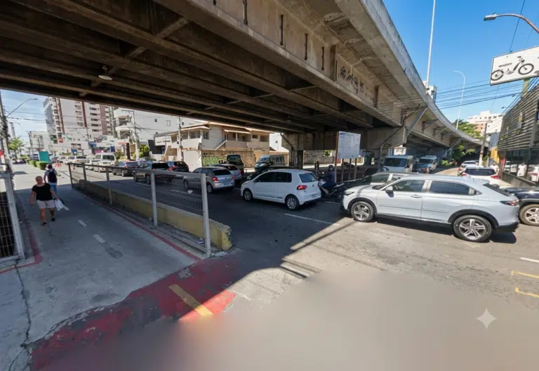 Obras interditam Champagnat e alteram acesso à Terceira Ponte em Vila Velha