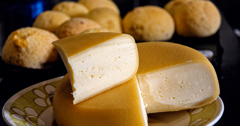 Anvisa suspende venda de queijo após detectar excesso de coliformes