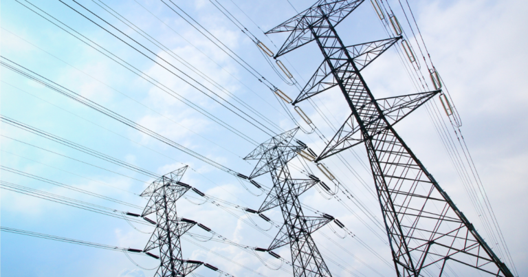 Agosto Vermelho alerta para acidentes com rede elétrica no Brasil