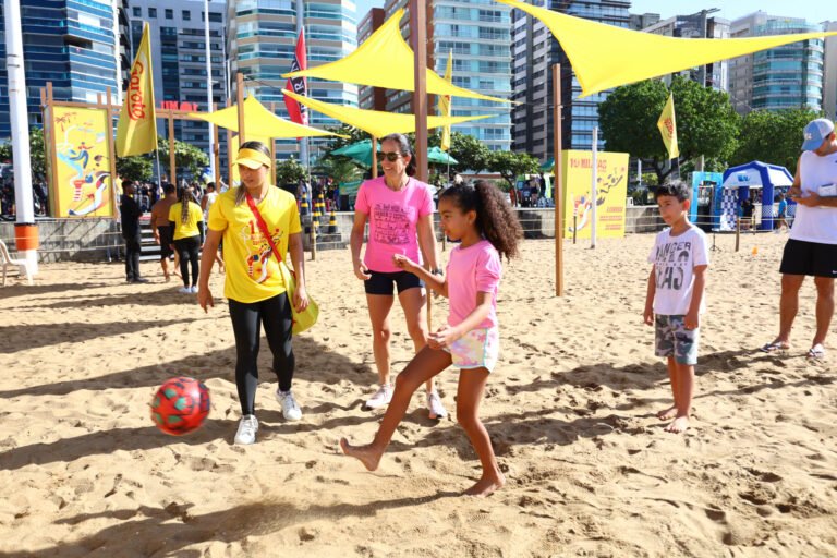 Arena Dez Milhas Garoto reúne cerca de 3 mil participantes