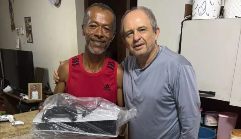 Gari resgata PlayStation do lixo e devolve à família em Cachoeiro