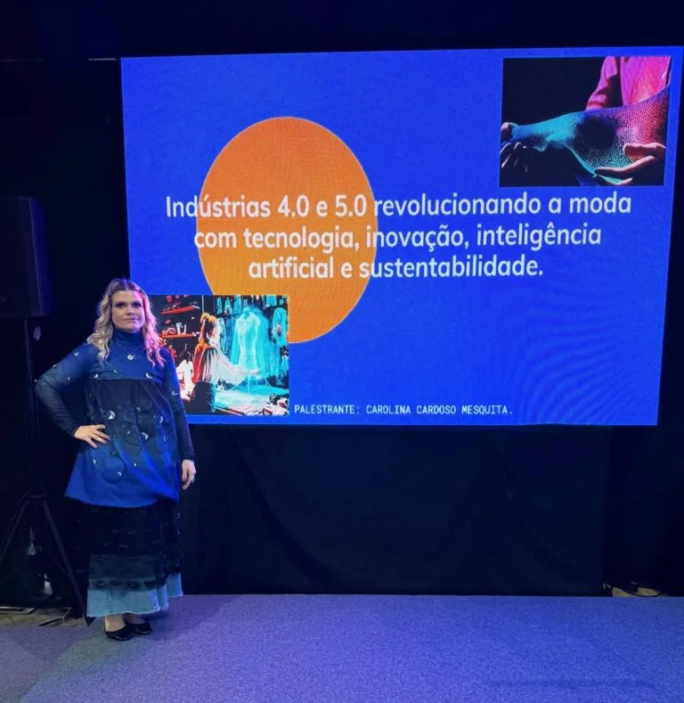 Carolina Mesquita em sua palestra no ES Fashion