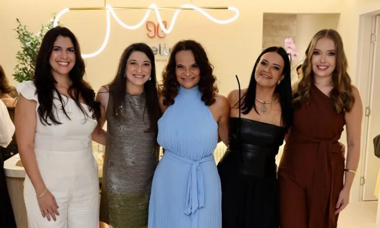Dra. Thamires Favato, Dra. Larissa Musso, Dra. Lusanere Cruz, Dra. Luciana Oliveira e Dra. Joyce Potratz.