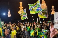 Militantes do PL acompanharam a visita de Flávio Bolsonaro ao Espírito Santo. Foto: Josué de Oliveira